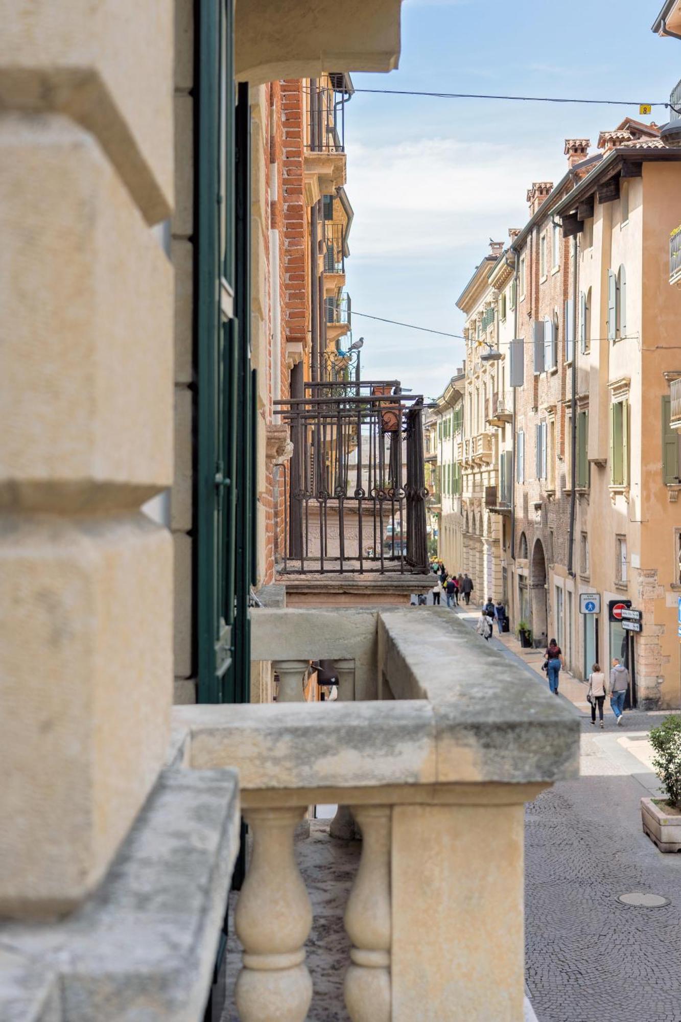 Billie'S Flat Red - Art & Design Apt In Verona Historic Centre Exterior foto